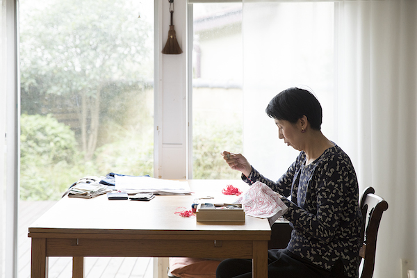 いからしさとみさん（前編）｜伝統柄を中心とした刺し子の作品集『刺し子の手しごと』。その持ち味は、なんといっても連続模様の美しさと全体の優美さ。