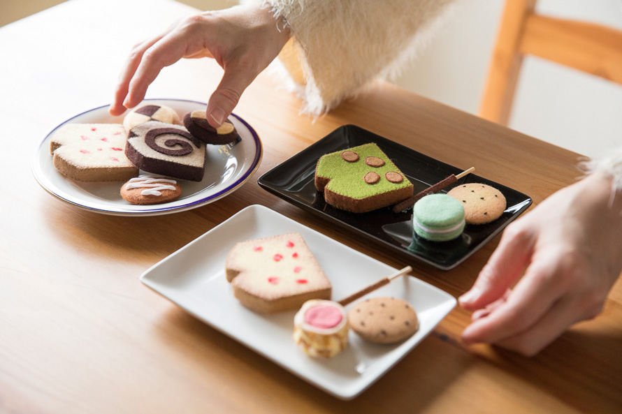 Rukoさん 前編 共著 フェルトでつくる かわいい花とスイーツ 美味しそうなケーキの秘密はモリモリのデコレーション つくりら 美しい手工芸と暮らし