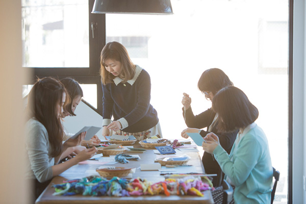 つくりら主催ワークショップ開催レポート（前編）｜刺繍作家・annas・川畑杏奈さんの紙刺繍のミニノートづくり　