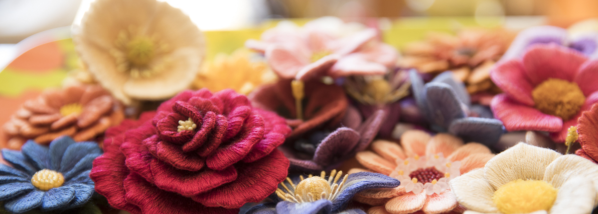 PieniSieniさん（前編）｜身近な素材のフェルトが刺繍糸で美しく変身！　表情豊かな花々は独自の技法でつくり出す立体刺繍