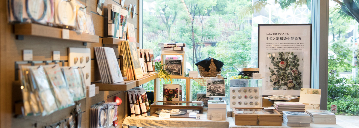 リボン刺繍（前編）｜『小さな草花でいろどる　リボン刺繡＆小物たち』フェア 2018.4.26（Thu）―　6.5(Tue)  東京