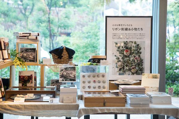 リボン刺繍（前編）｜『小さな草花でいろどる　リボン刺繡＆小物たち』フェア 2018.4.26（Thu）―　6.5(Tue)  東京