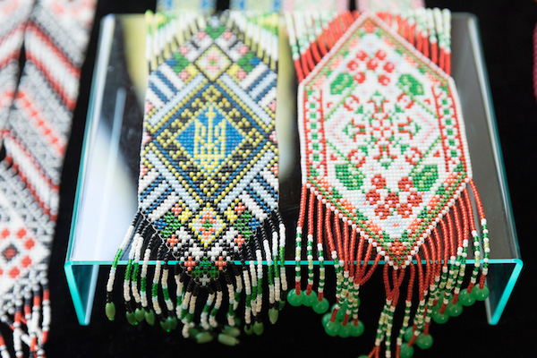 ウクライナの伝統工芸（前編）｜ろうけつ染めの卵細工「プイサンカ」にビーズ織りの「ゲルダン」。 “古くて新しい”美しいクラフトの世界。