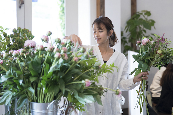 花とカリグラフィー（後編）｜芍薬と季節の草花で彩るブーケ。つぼみから満開、散り際までの美しくも儚いストーリー。