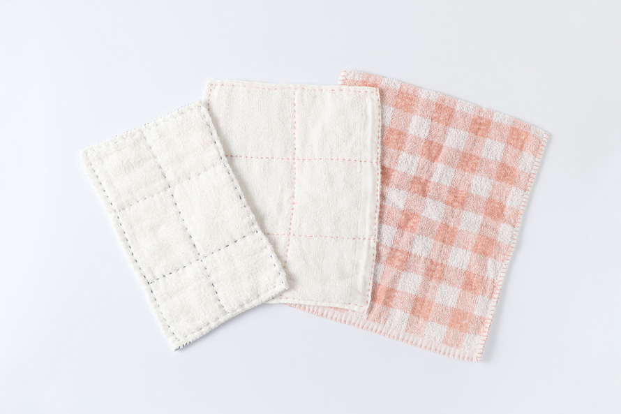 第12回 雑巾の話 前編 雑巾は手になじむ手縫い がおすすめ しぼりやすい輪っかタイプやカラフルな刺繍糸の布巾などは掃除も楽しくなります つくりら 美しい手工芸と暮らし