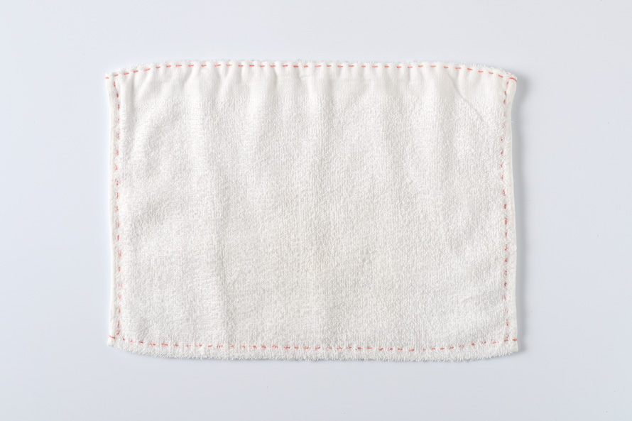 第12回 雑巾の話 前編 雑巾は手になじむ手縫い がおすすめ しぼりやすい輪っかタイプやカラフルな刺繍糸の布巾などは掃除も楽しくなります つくりら 美しい手工芸と暮らし
