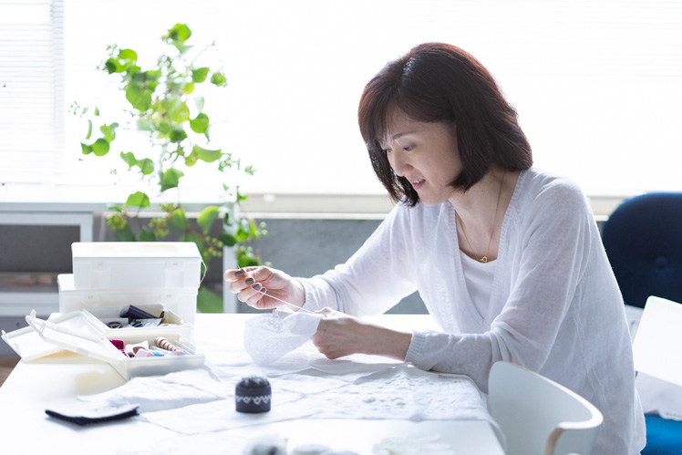 白糸刺繍（後編）｜「ヒーダボーリングでつくるイヤリング＆ピアス」＠東京・代官山 蔦屋書店　講師：中野聖子さん