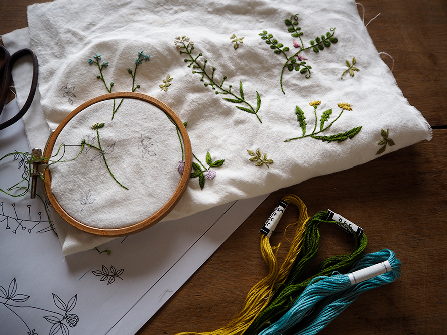 マカベアリスさん　草花刺繍