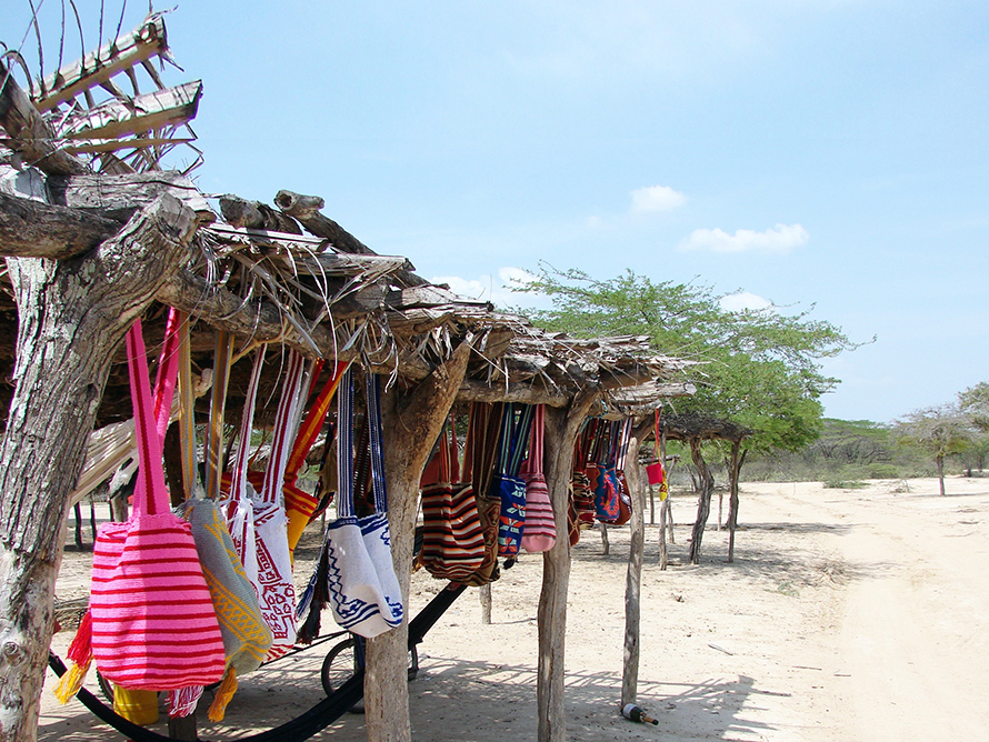 色鮮やかな中南米の手仕事。「聖なる蜘蛛」の教え Wayuu（ワユー）とHuipil（ウィピル）のバッグ展　2020.5.20 (Wed)- 6.8.(Mon)