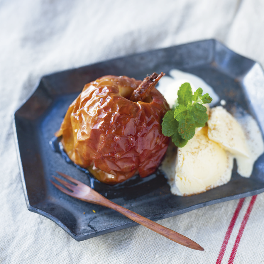 小雪・焼きリンゴ『二十四節気　暦のレシピ』より